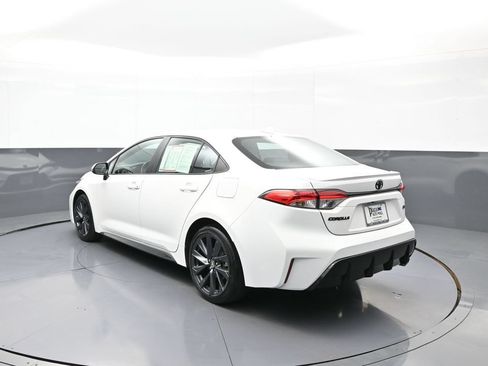 Certified 2023 Toyota Corolla SE w/ Carpet Mat Package (TMS) FWD image 8