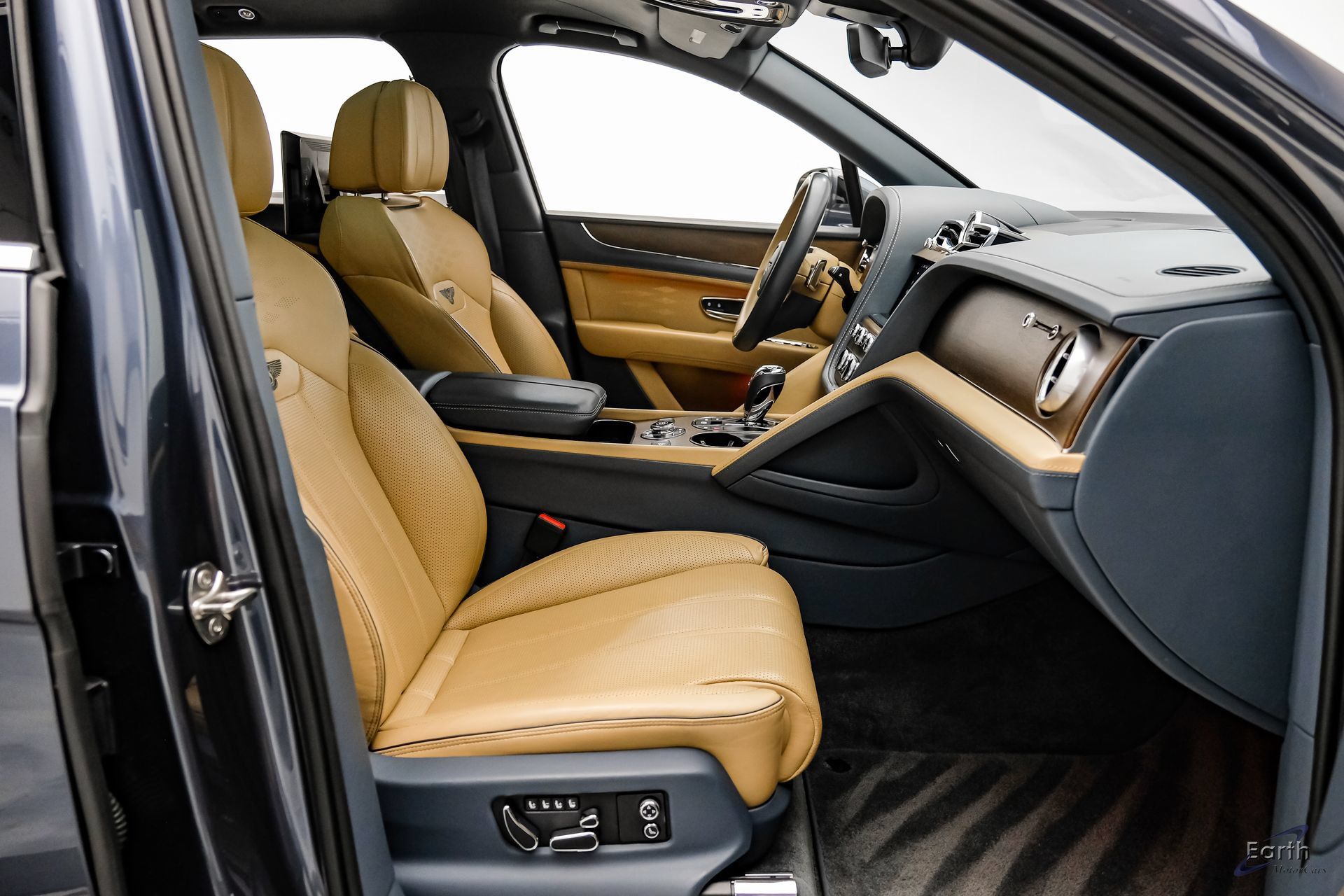 Used 2023 Bentley Bentayga Extended Wheelbase AWD/4WD image 46