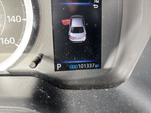 Used 2021 Toyota Corolla LE image 10