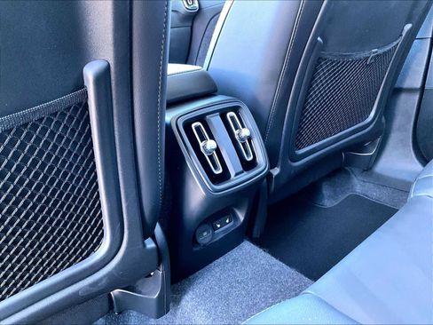 Used 2025 Volvo XC40 B5 Plus image 36