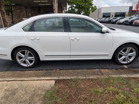 Used 2014 Volkswagen Passat TDI SEL Premium FWD image 8