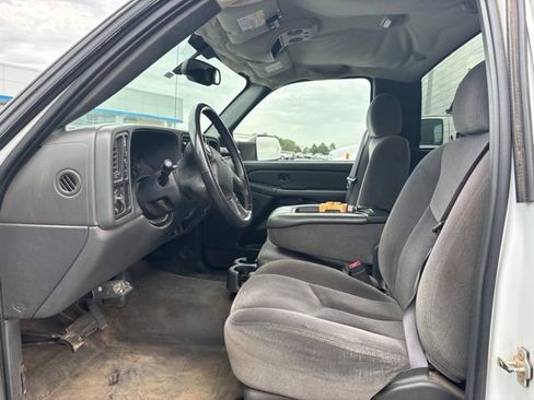 Used 2004 GMC Sierra 3500 SLE AWD/4WD image 14
