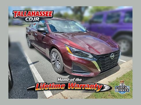 Used 2025 Nissan Altima 2.5 SV FWD image 1