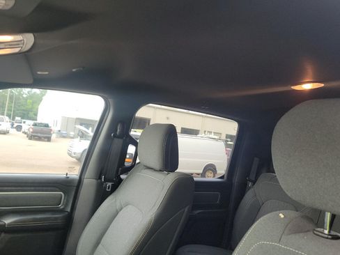 Used 2019 RAM 1500 Big Horn AWD/4WD image 11