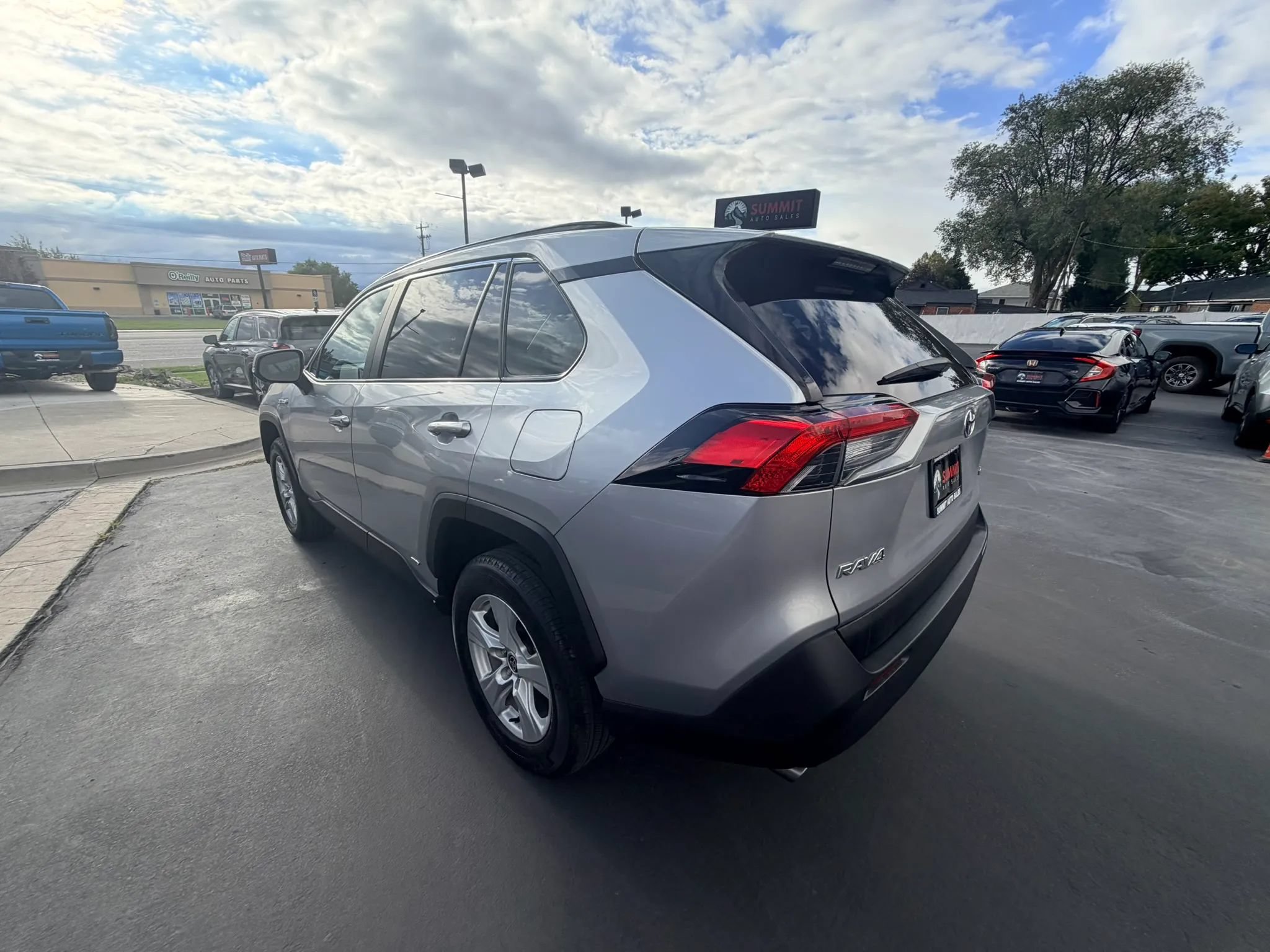 Used 2021 Toyota RAV4 XLE w/ XLE Grade Weather Package AWD/4WD image 5