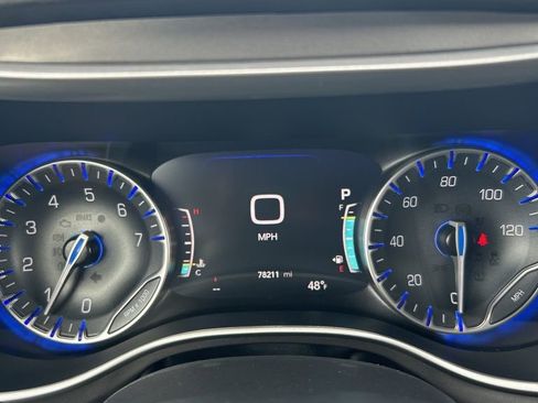 Used 2023 Chrysler Pacifica Touring-L FWD image 34