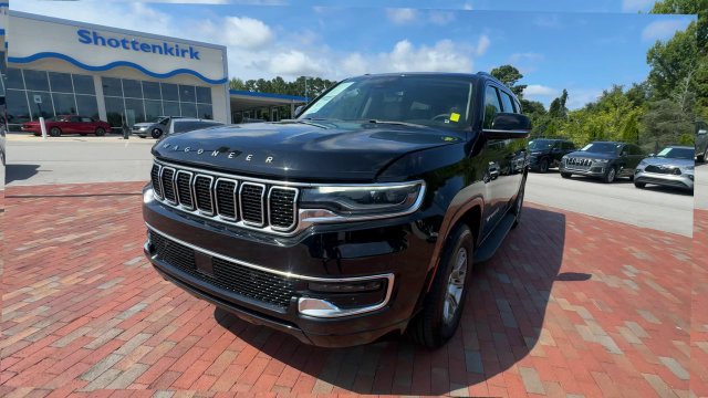 Used 2023 Jeep Wagoneer 2WD image 6