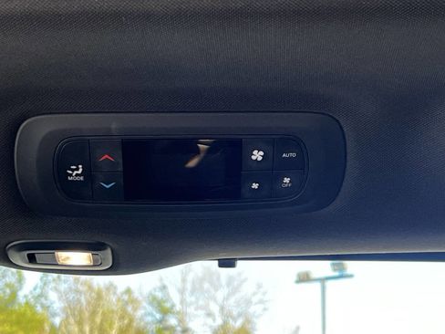 Used 2020 Chrysler Pacifica Limited image 22