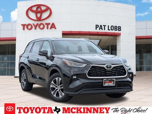 Used 2023 Toyota Highlander XLE AWD/4WD image 1