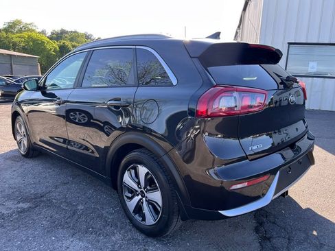 Used 2017 Kia Niro EX FWD image 8