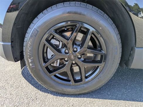 Used 2024 Ford Edge SEL image 10