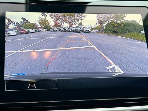 Used 2022 Chevrolet Bolt EUV LT w/ Convenience Package image 18