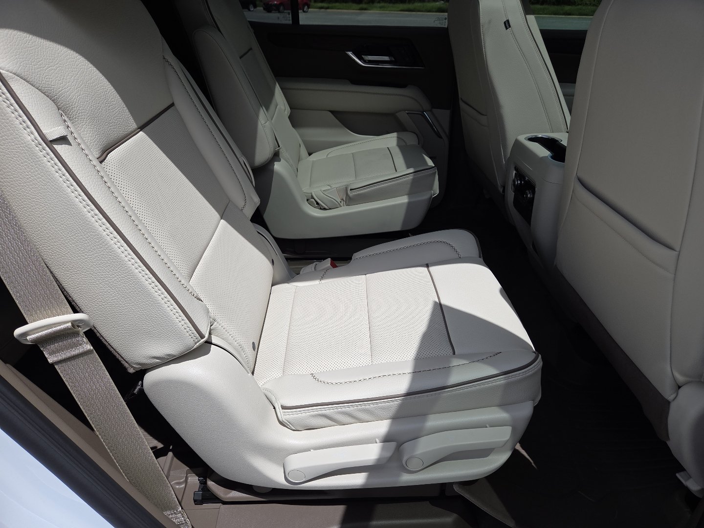 New 2026 GMC Yukon Denali w/ Sun & Power Step Package AWD/4WD image 26