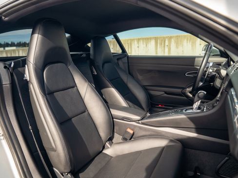 Used 2018 Porsche 718 Cayman RWD image 28