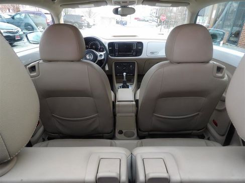 Used 2016 Volkswagen Beetle SE image 18