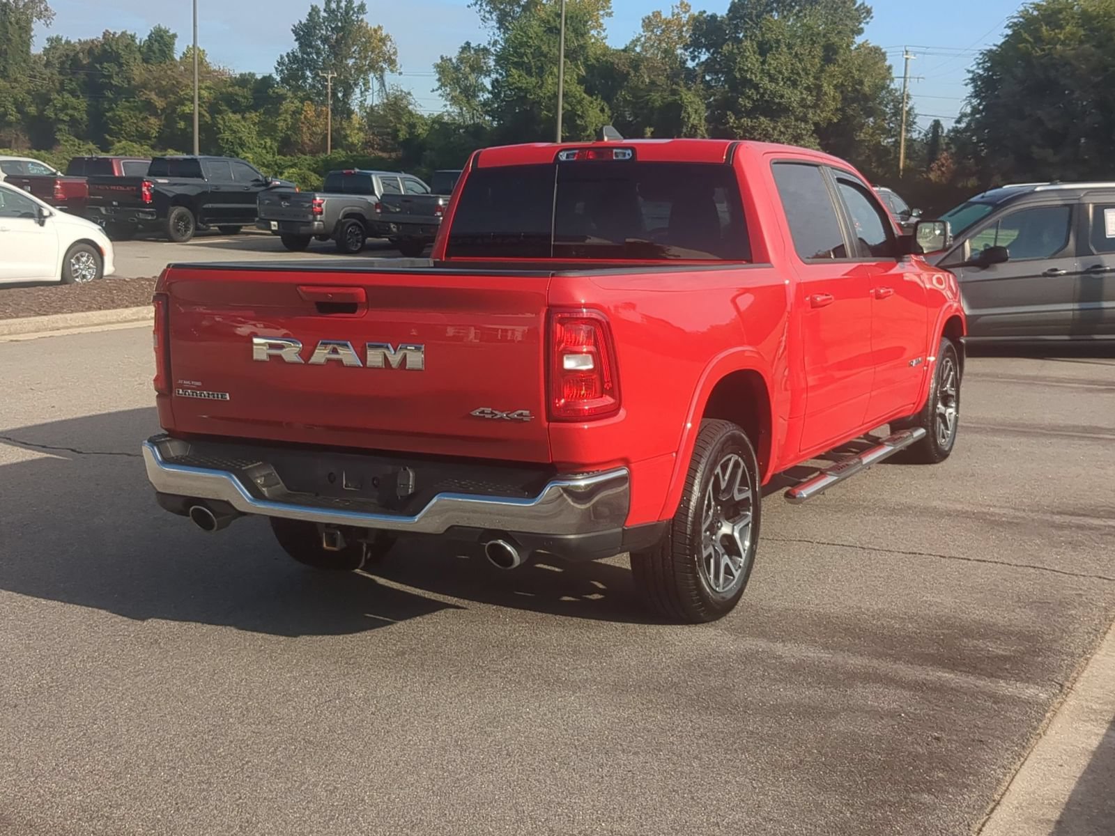Used 2025 RAM 1500 Laramie AWD/4WD image 3