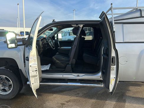 Used 2011 Chevrolet Silverado 2500 LT w/ Interior Plus Package image 14