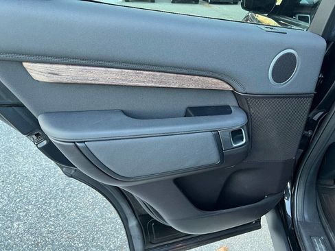 Used 2017 Land Rover Discovery HSE image 22