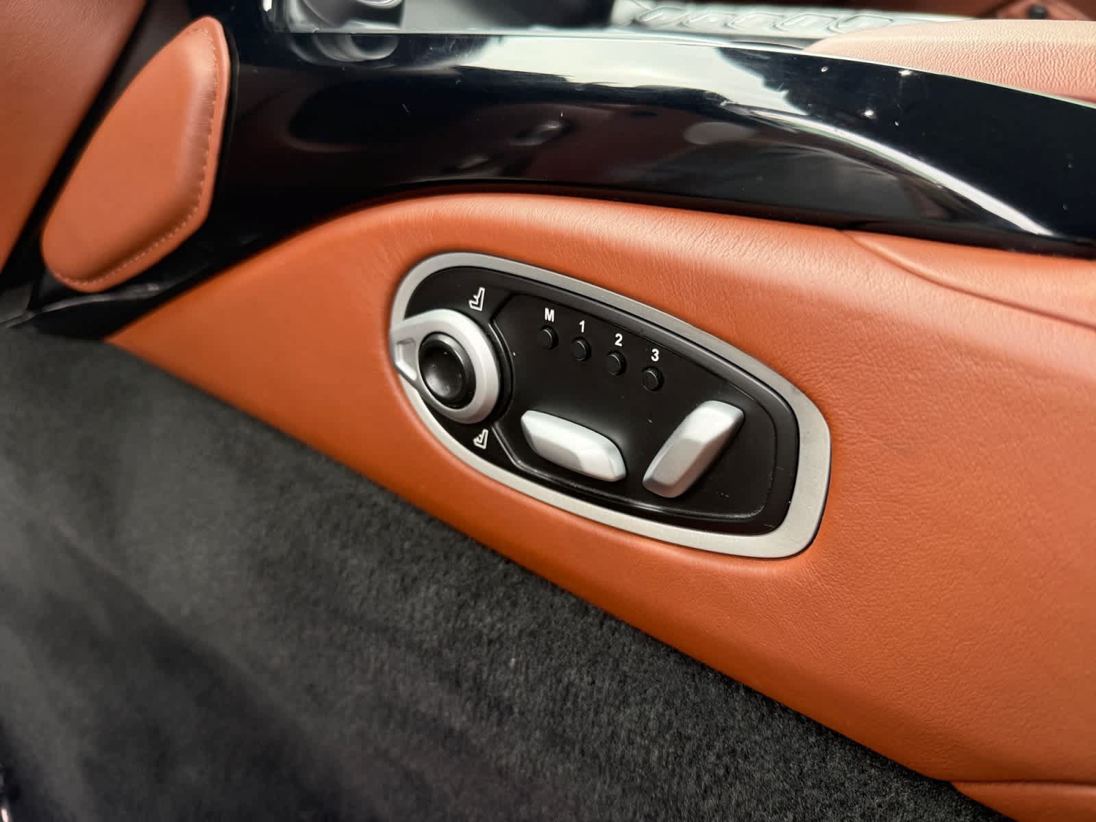 Used 2019 Aston Martin V8 Vantage Coupe RWD image 18