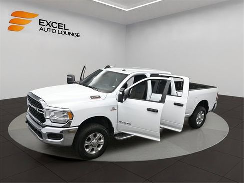 Used 2024 RAM 3500 Big Horn image 43