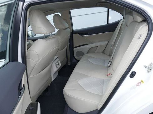 Used 2018 Toyota Camry XLE FWD image 15