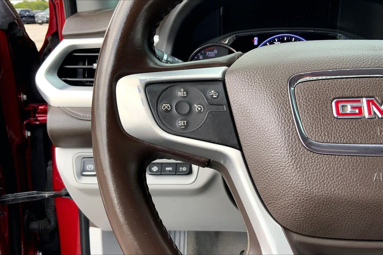 Used 2020 GMC Acadia SLT w/ Driver Alert Package II FWD image 23