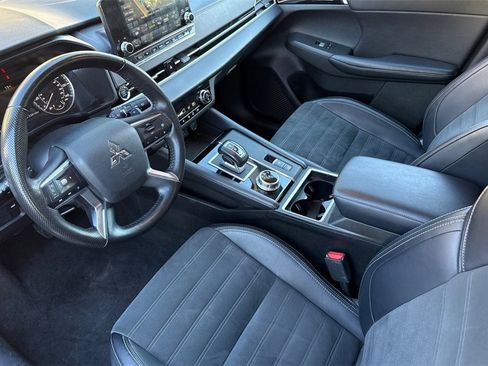 Used 2024 Mitsubishi Outlander FWD image 4