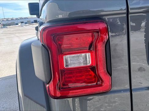 Used 2023 Jeep Wrangler Unlimited Sahara w/ Cold Weather Group image 21