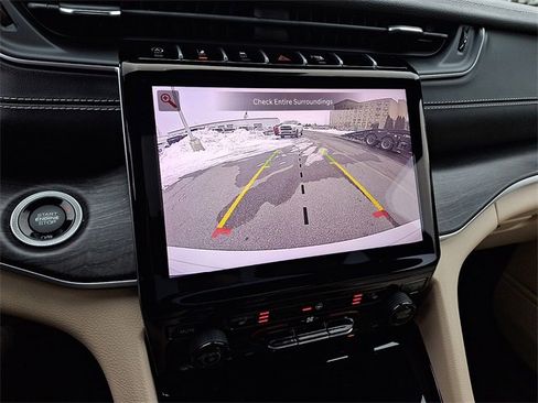 Used 2023 Jeep Grand Cherokee Limited image 18