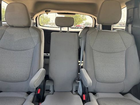 Used 2025 Toyota Sienna LE FWD image 20