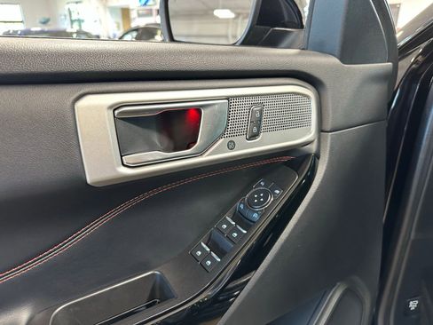 Used 2022 Ford Explorer ST-Line w/ Class IV Trailer Tow Package image 11