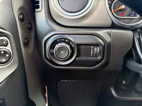 Used 2023 Jeep Wrangler Unlimited Sahara w/ LED Lighting Group AWD/4WD image 22