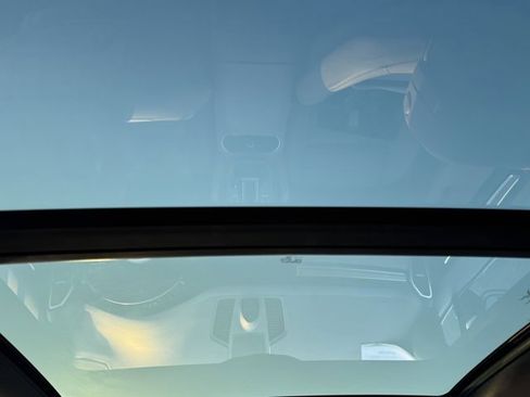 Used 2022 Porsche Cayenne Platinum Edition image 15