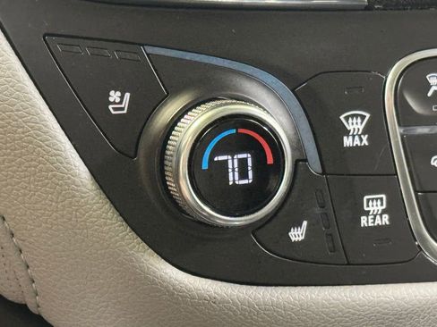 Used 2019 Chevrolet Equinox Premier image 42