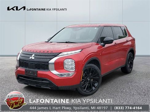 Used 2024 Mitsubishi Outlander SE Black Edition image 1