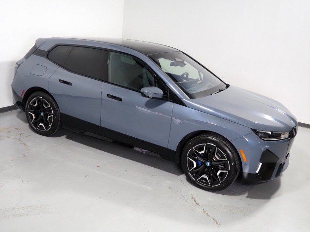Used 2024 BMW iX xDrive50 w/ Sport Package AWD/4WD image 12