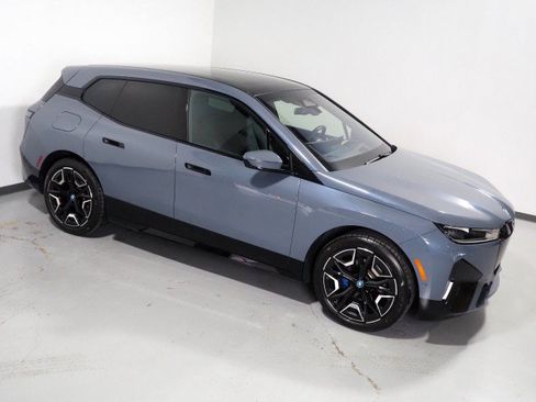Used 2024 BMW iX xDrive50 w/ Sport Package AWD/4WD image 12