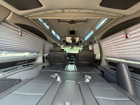 Used 2017 Chevrolet Express 2500 RWD image 31