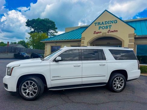 Used 2018 GMC Yukon XL Denali RWD image 3