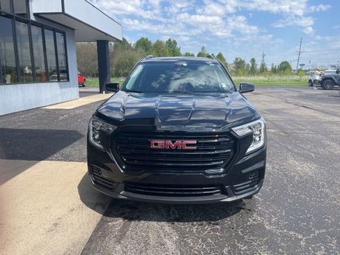 Used 2024 GMC Terrain SLE w/ Elevation Edition AWD/4WD image 3