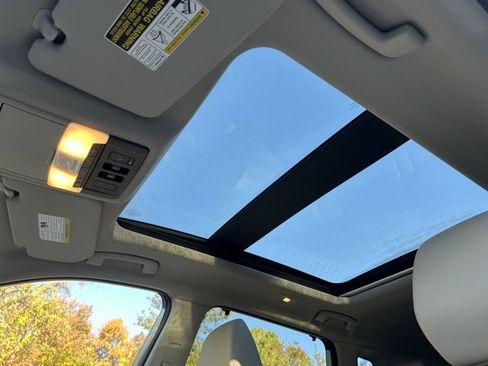 Used 2021 Nissan Rogue SL w/ Premium Package image 19