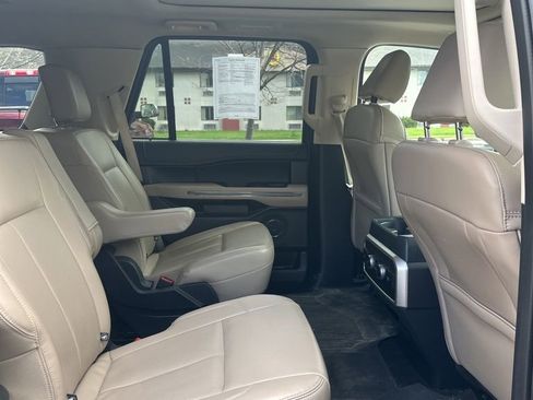 Used 2022 Ford Expedition XLT image 14