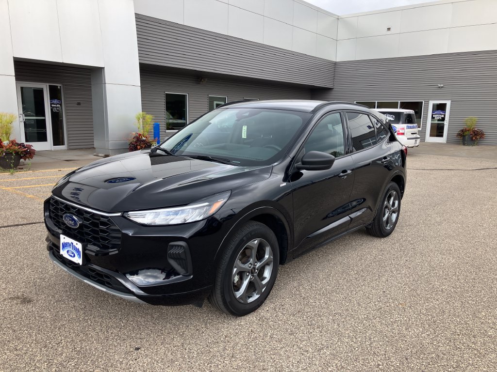 Used 2024 Ford Escape ST-Line w/ Tech Pack #1 AWD/4WD image 3