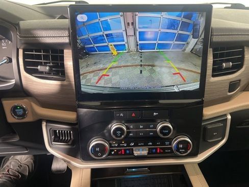 Used 2024 Ford Expedition Limited image 18