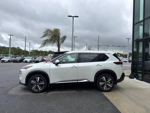 Used 2021 Nissan Rogue SL image 2