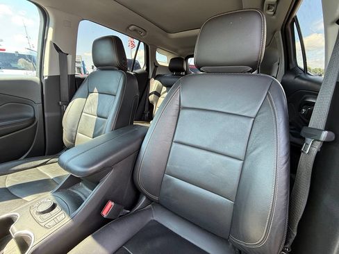 Used 2021 GMC Terrain SLT w/ Infotainment Package II AWD/4WD image 17