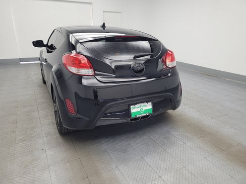Used 2017 Hyundai Veloster Value Edition image 6
