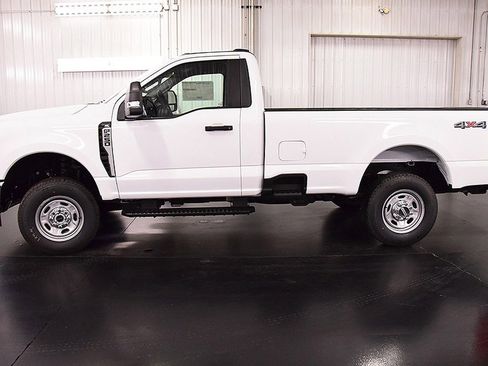New 2026 Ford F250 XL w/ XL Chrome Package image 4