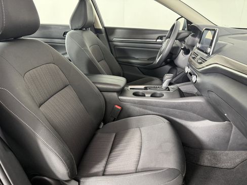 Used 2025 Nissan Altima 2.5 SV image 10