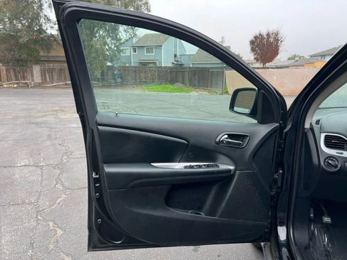 Used 2019 Dodge Journey SE image 12